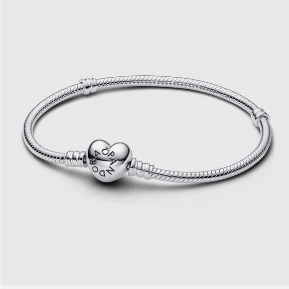 Pandora Moments Heart Clasp Bracelet - Picture 1 of 7